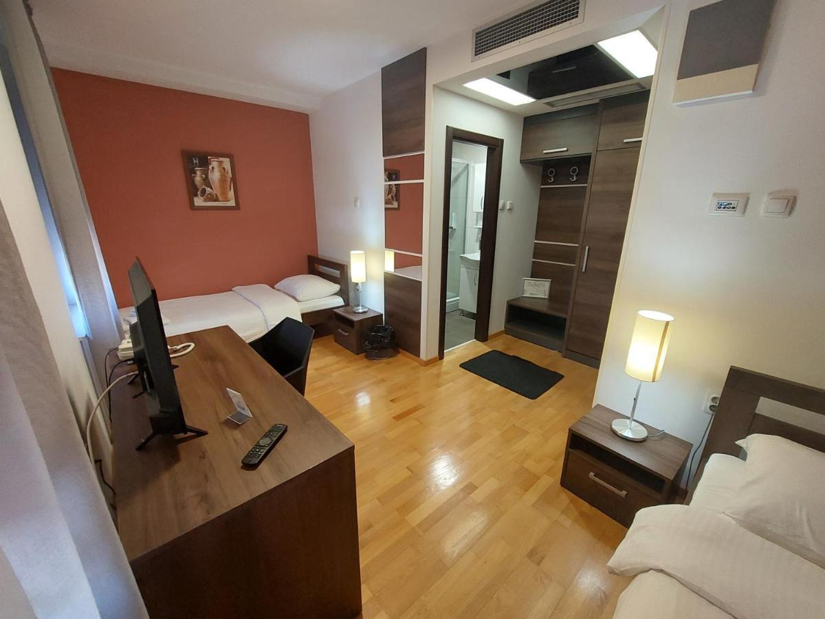 Motel Ms Srpski Itebej Luaran gambar